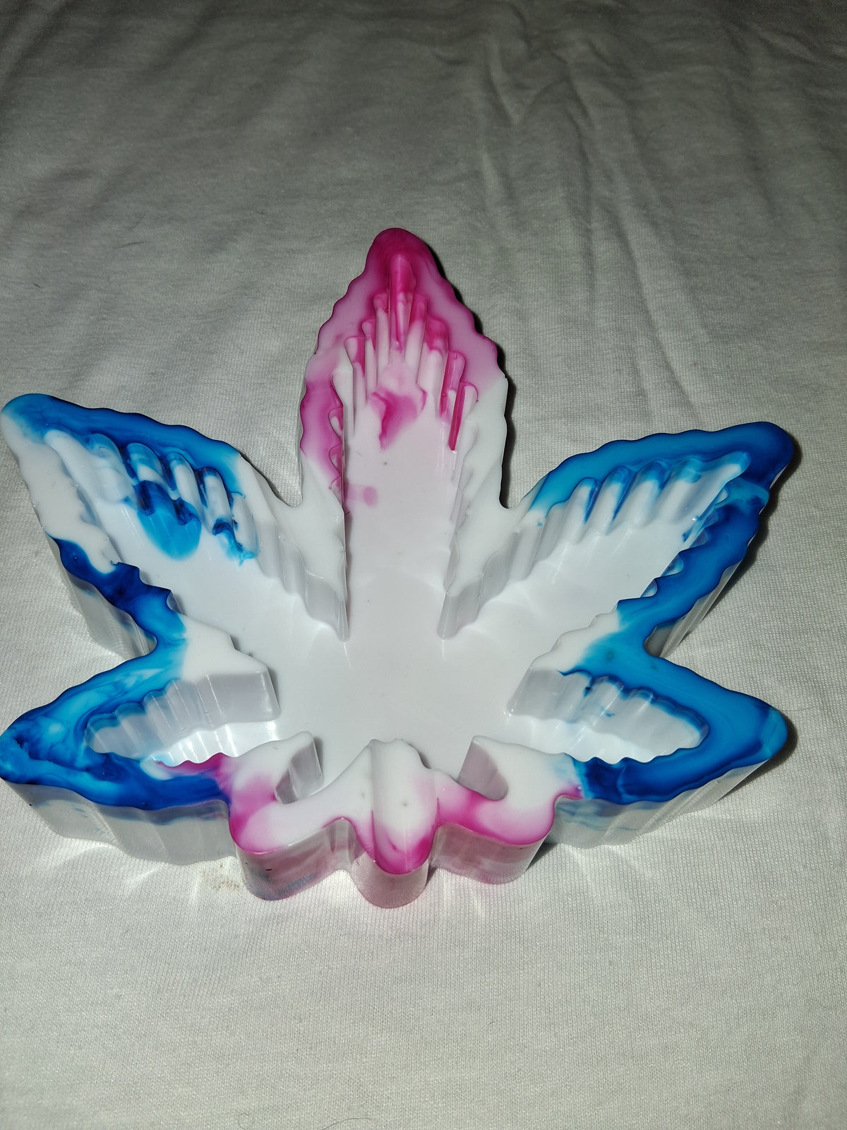 Hemp leaf ashtray