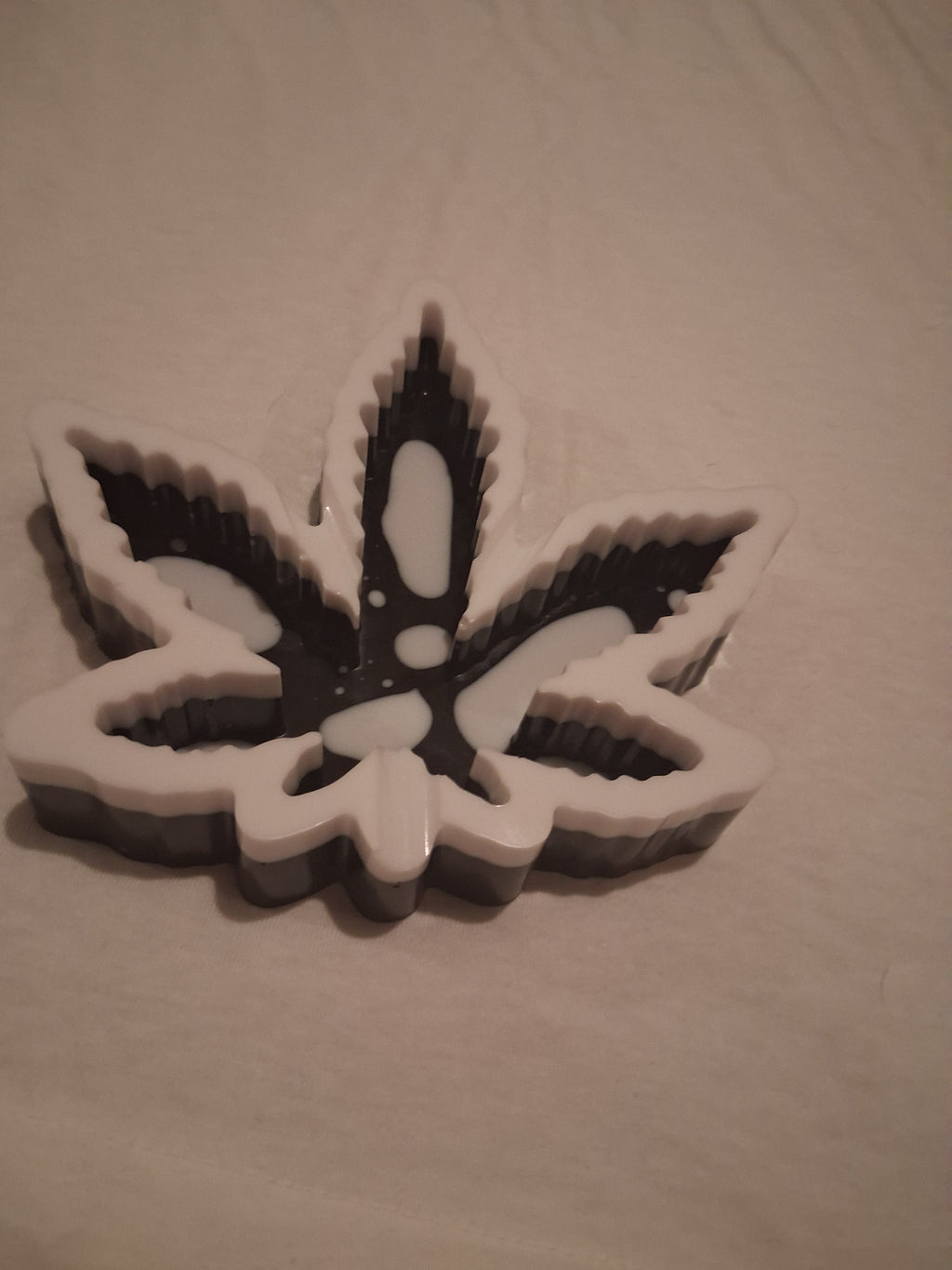Hemp leaf ashtray