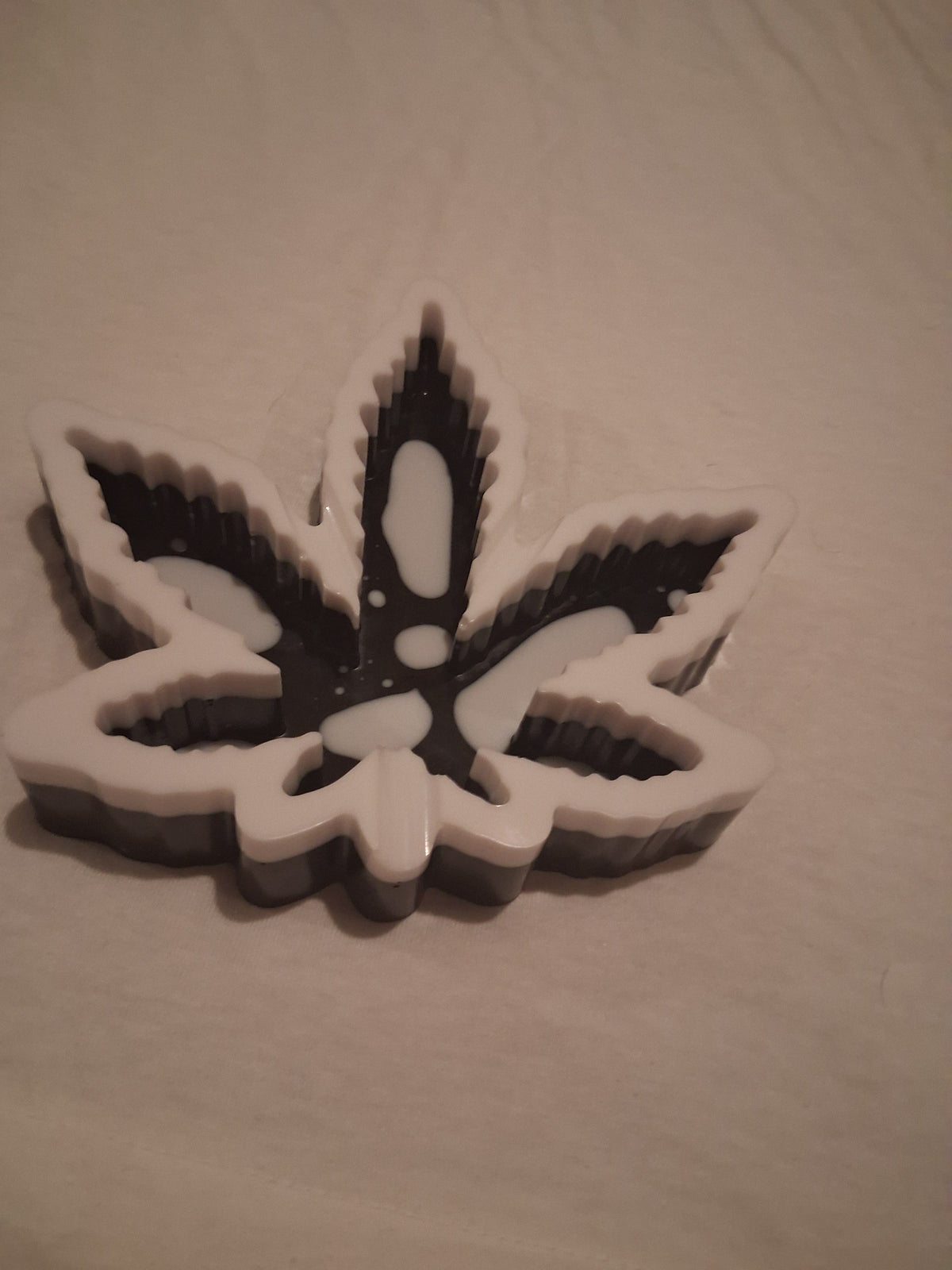 Hemp leaf ashtray